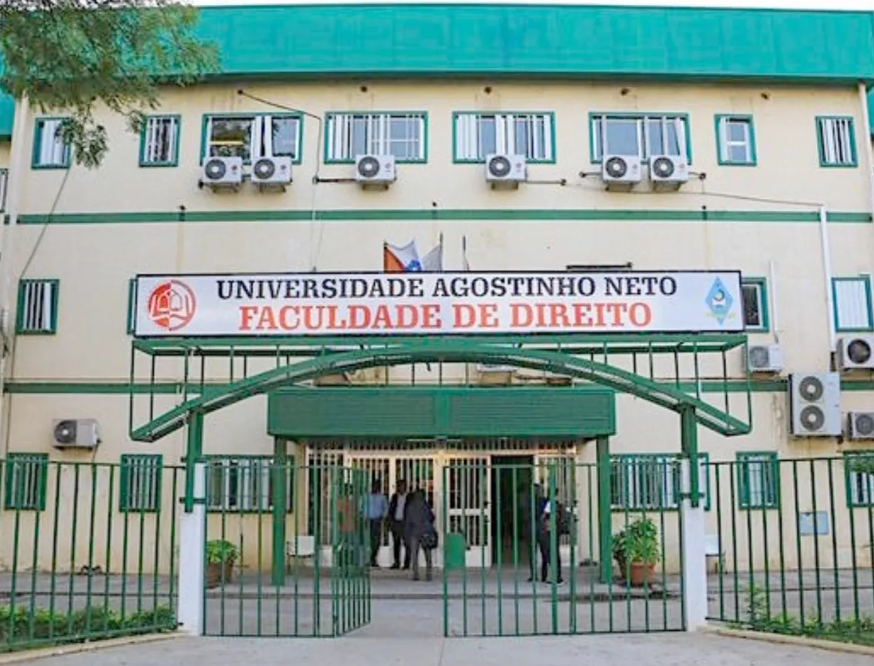 Executivo obriga universidades públicas e privadas a acelerar entrega de certificados e diplomas aos finalistas