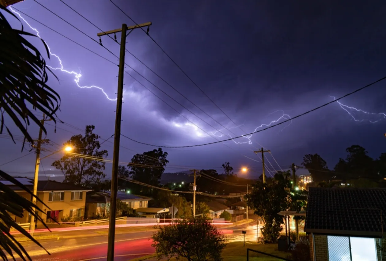 Descarga eléctrica no Bimbe, Huambo: relatos apontam 3 mortos e 2 feridos em trovoada, com versões divergentes sobre o balanço final