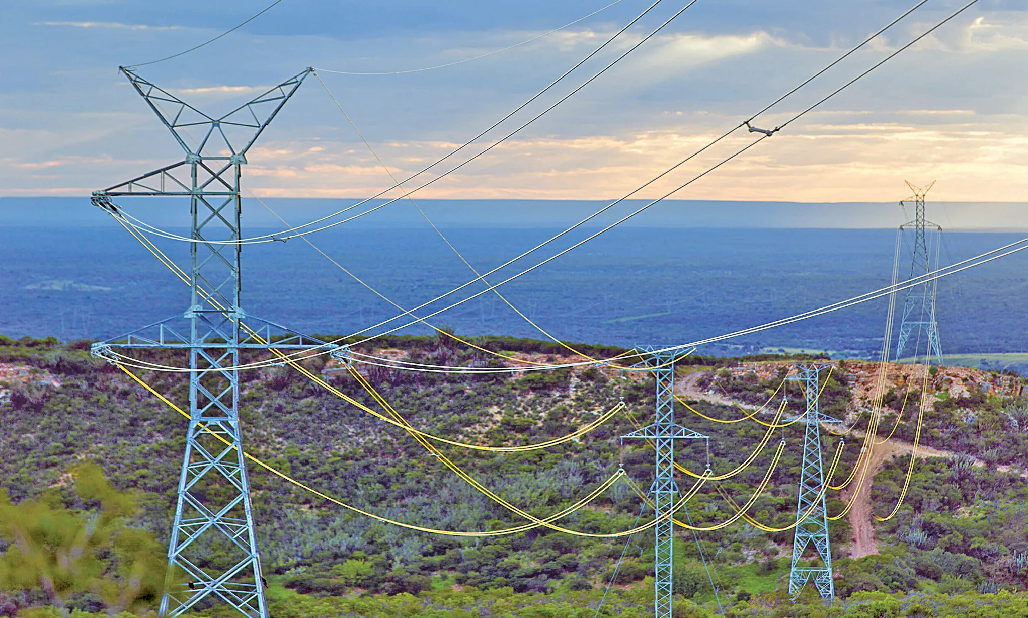 Autorizados mais de 300 milhões de dólares para transporte de energia no Sul de Angola