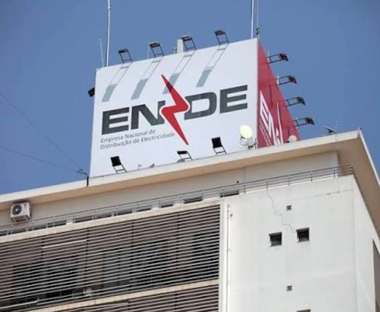 Especialista defende cortes de energia a instituições públicas em dívida