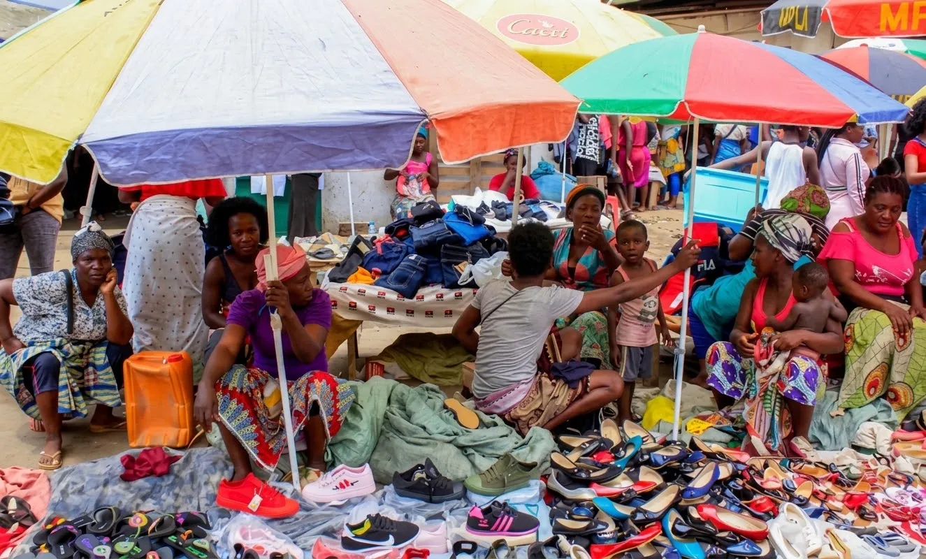 Vendedores perdem milhões de kwanzas em alegada burla de kixikila no Mercado do 30