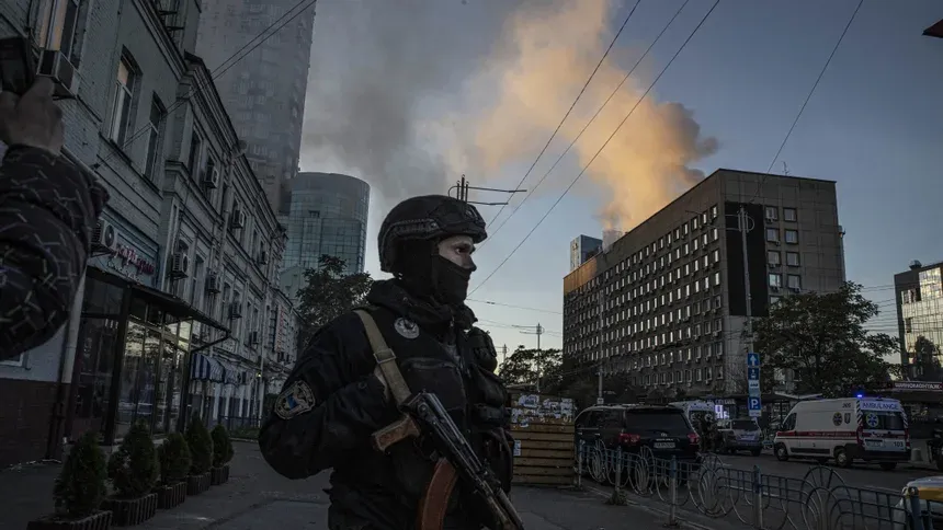 Novo ataque russo à Ucrânia deixa parte de Kiev sem luz, água e aquecimento