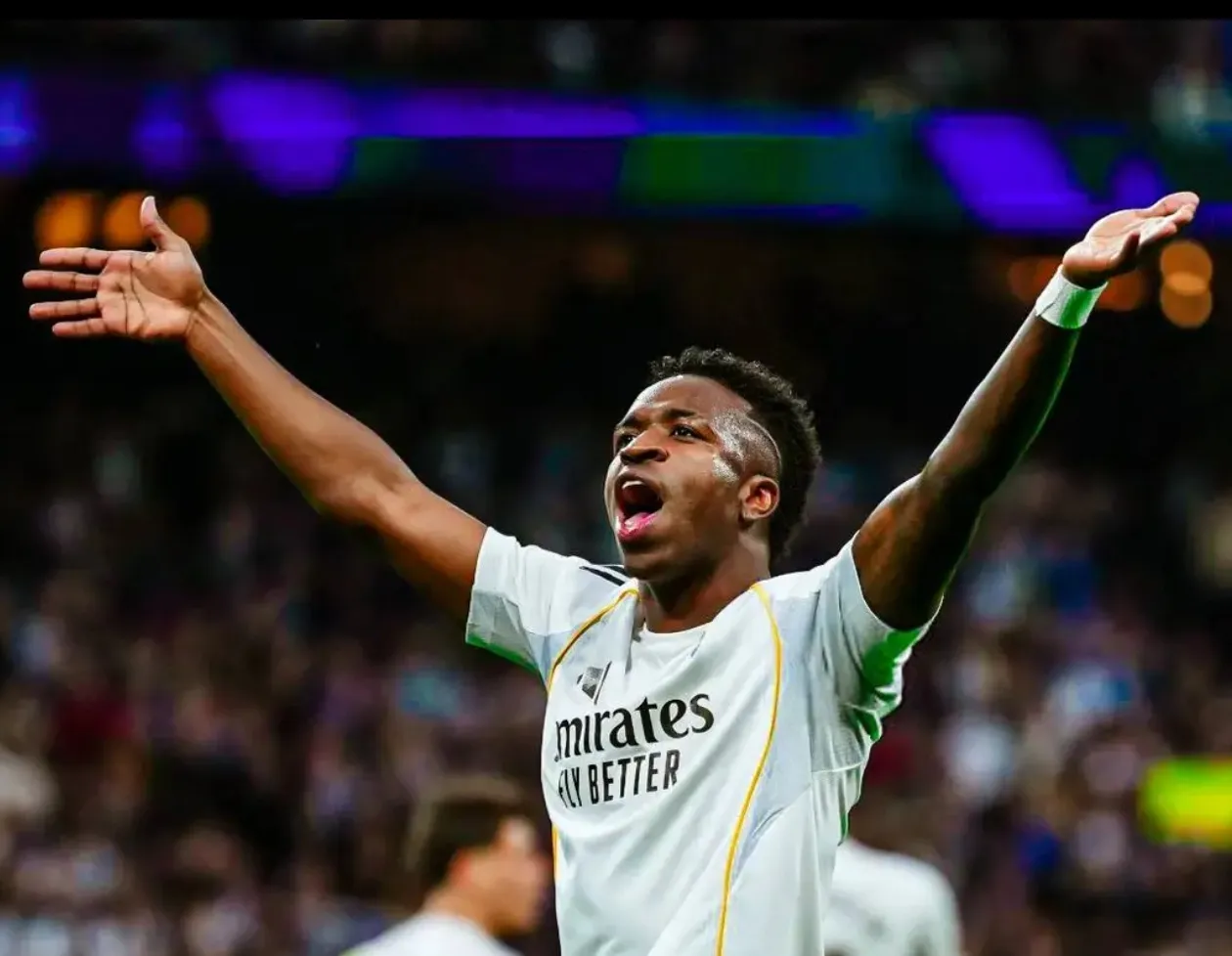 Vini manda calar Bellingham após derrota do Real Madrid em Munique