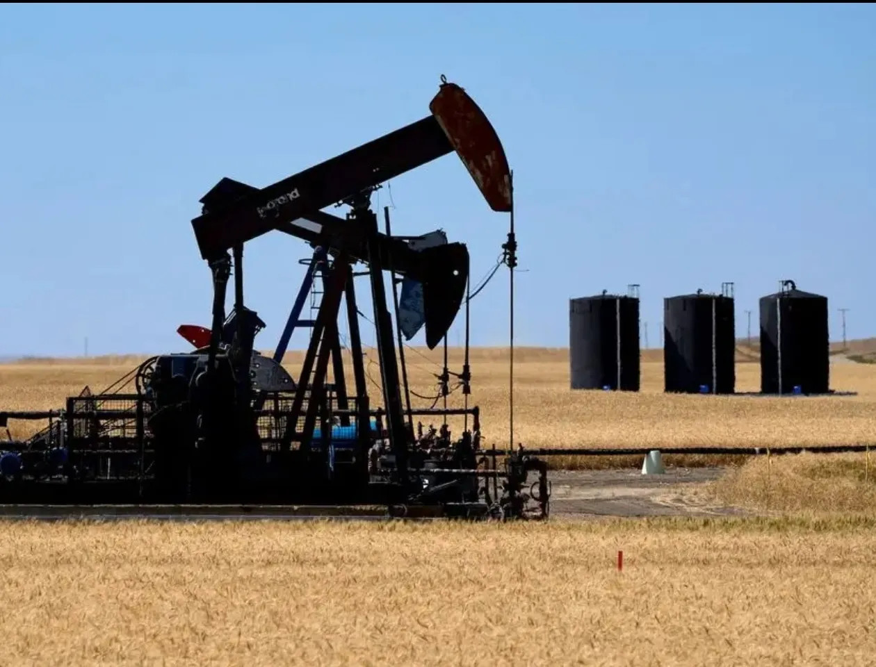 O petróleo cai pelo terceiro dia consecutivo após avanços nas negociações entre EUA e Irão