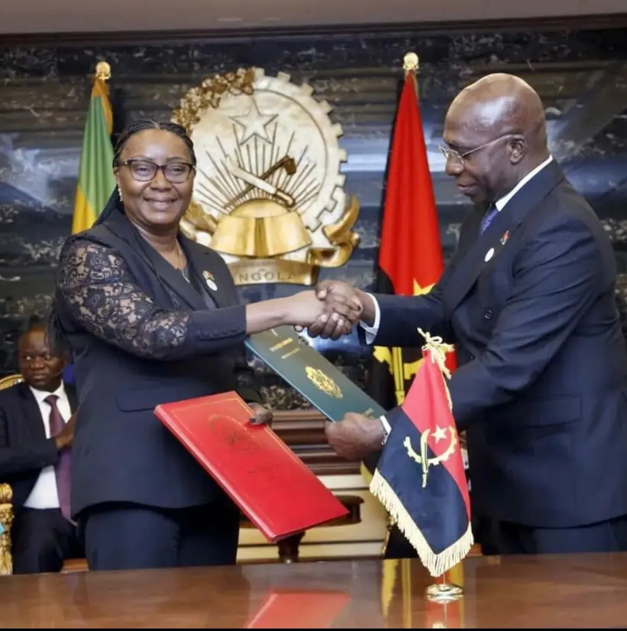 Três instrumentos jurídicos marcam visita do Presidente do Gabão a Angola