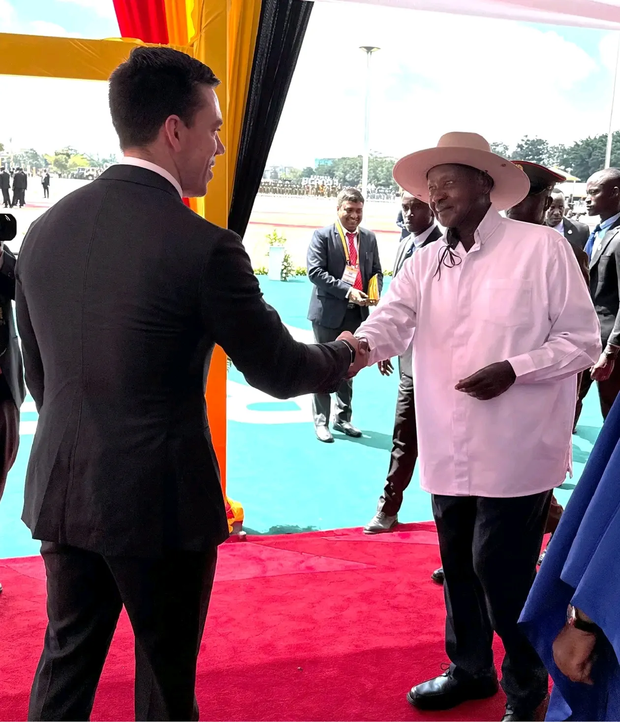 Estados Unidos elogiam estabilidade e reforçam parceria com governo de Museveni