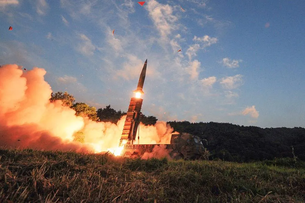Coreia do Norte lança vários mísseis balísticos para o mar do Japão e aumenta tensão regional