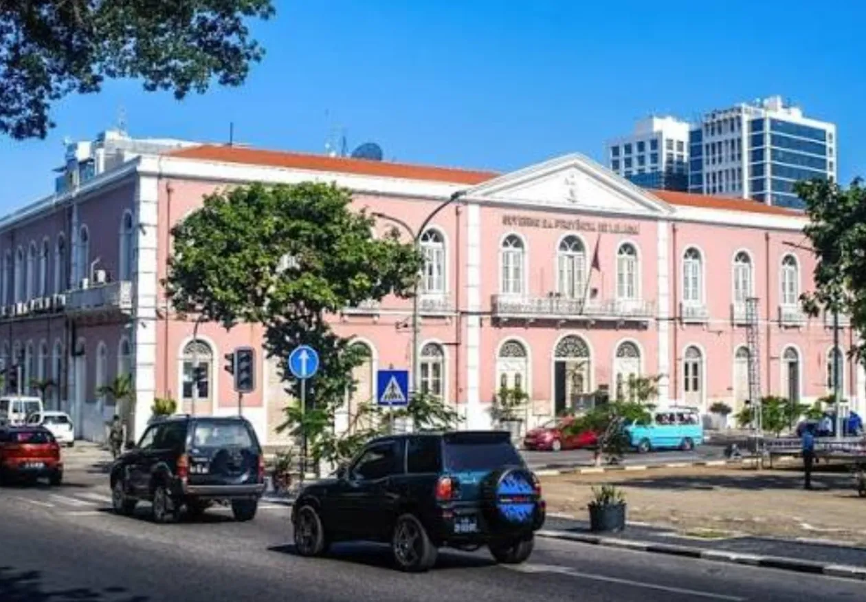 Funcionários públicos sem recadastramento podem perder vínculo laboral em Luanda