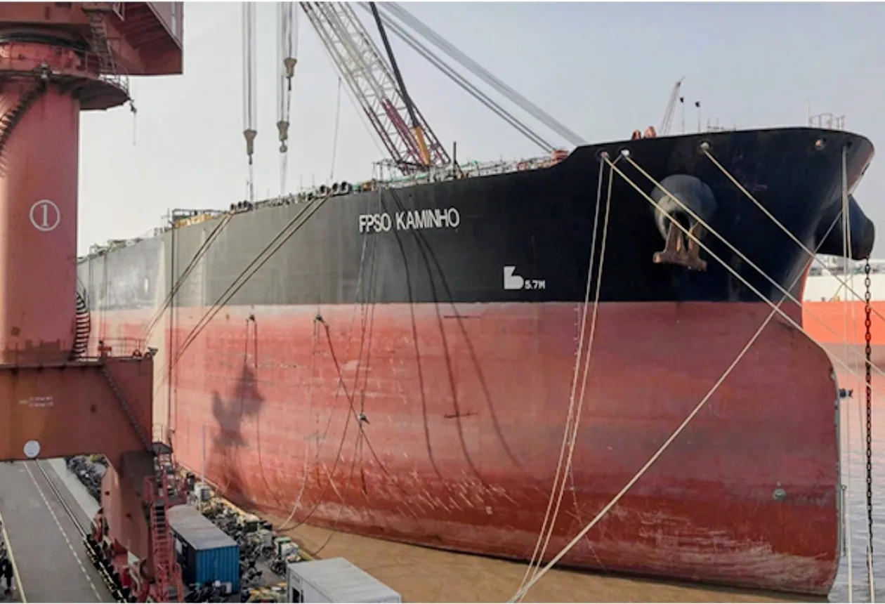 Angola prevê produzir 75 mil barris/dia com entrada em operação do FPSO Kaminho