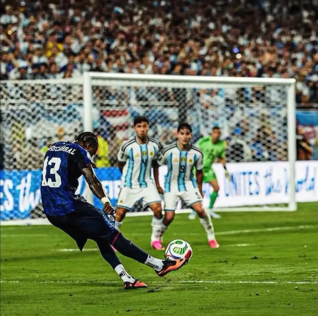 Golo de Sidny Cabral eleito o melhor do Mundial FIFA 2026
