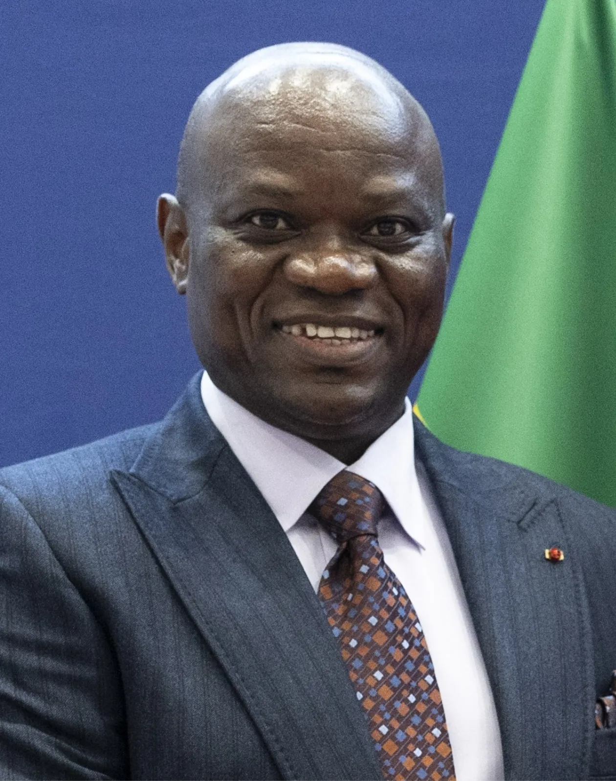 Presidente do Gabão discursa no Parlamento no primeiro dia da visita a Angola