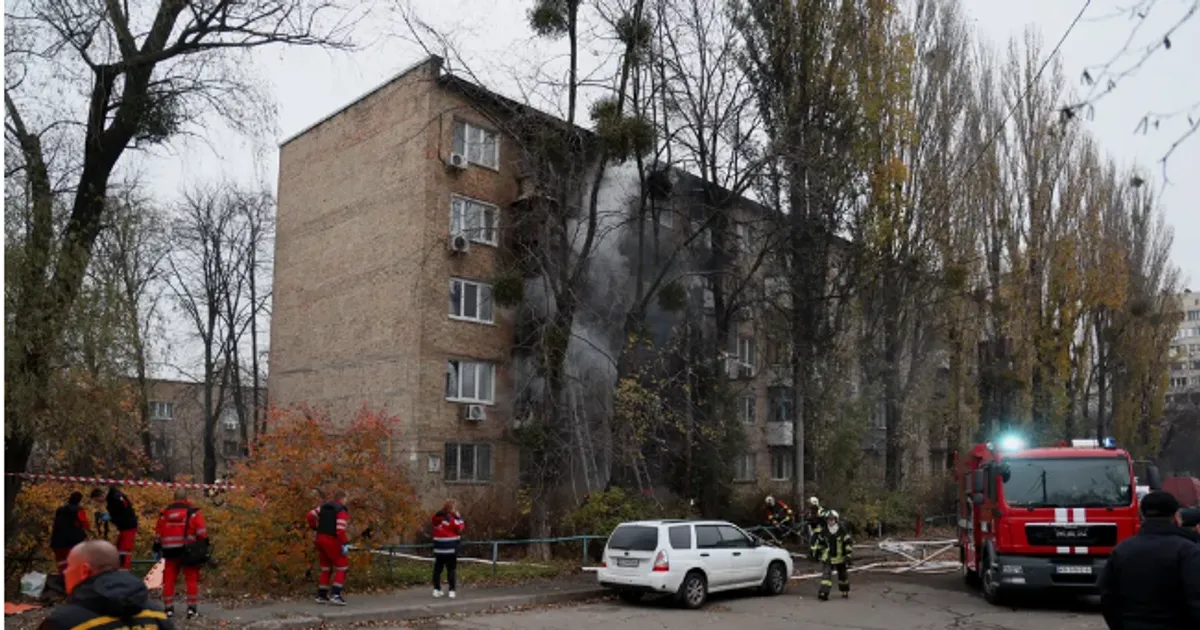 Novos ataques russos deixam mais de um milhão de casas de Kiev às escuras