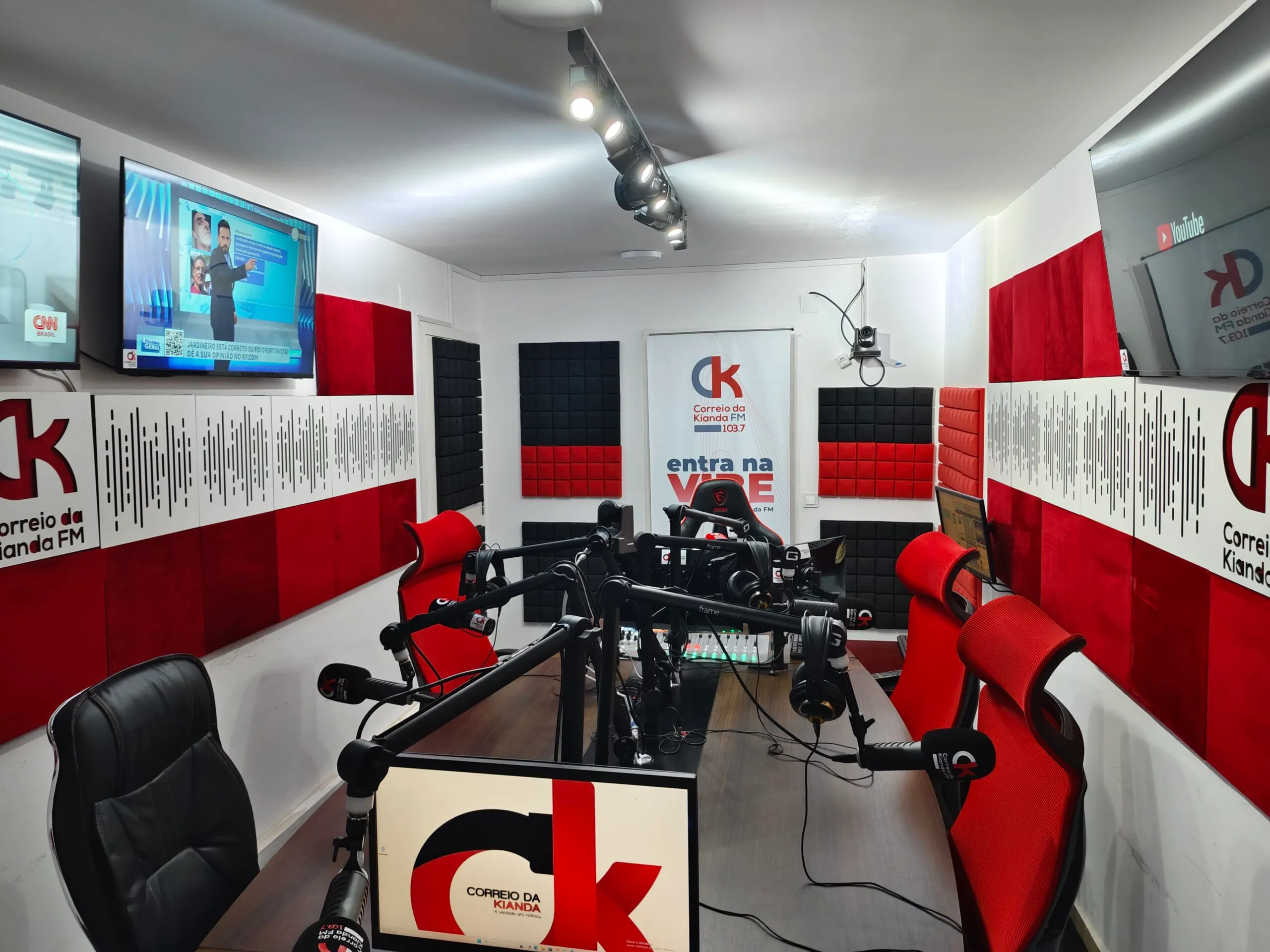 Rádio Correio da Kianda reforça espaço informativo nocturno com magazine “Prime Time”