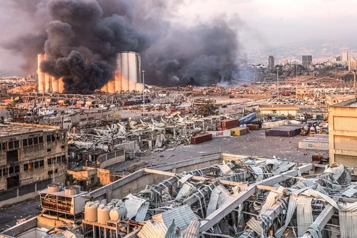 Petróleo sobe após ataques no Líbano e aumenta incerteza no Estrito de Ormuz