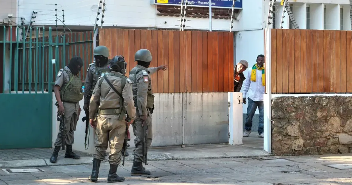 Em Moçambique: Polícia recupera sede da Renamo e retira antigos guerrilheiros