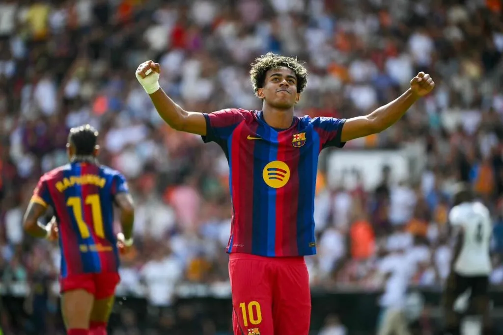 Barcelona goleia Valência por 5-0 com bis de Lamine Yamal e consolida liderança