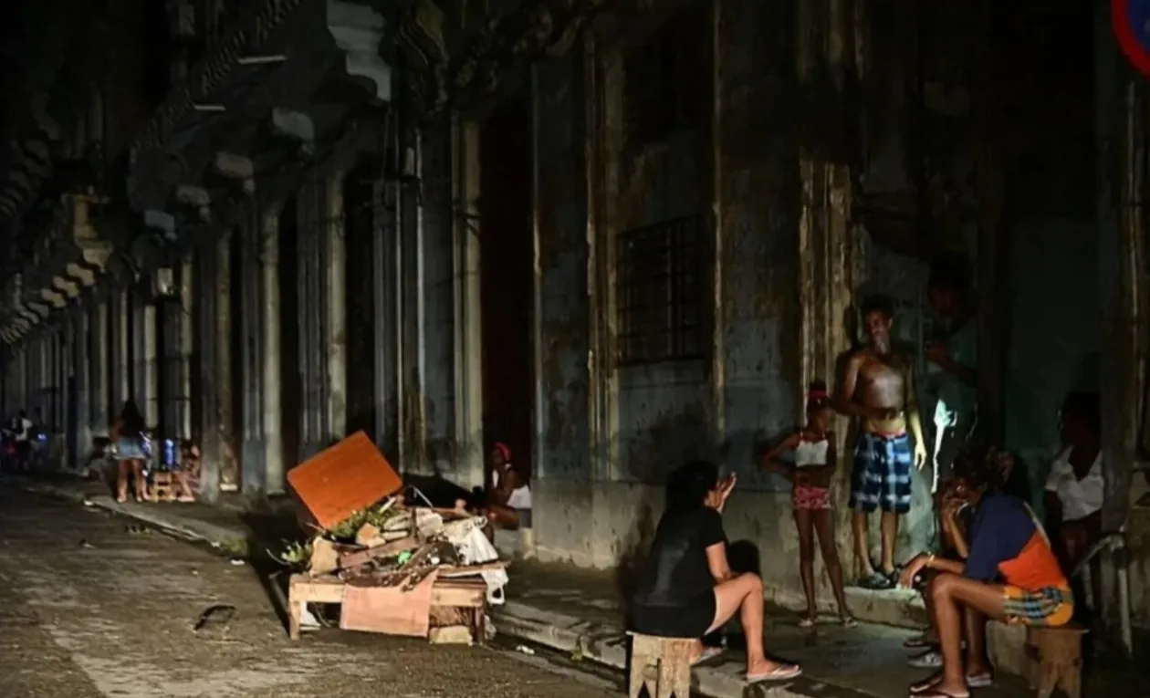 Crise energética em Cuba obriga população a viver ao ritmo dos cortes de energia