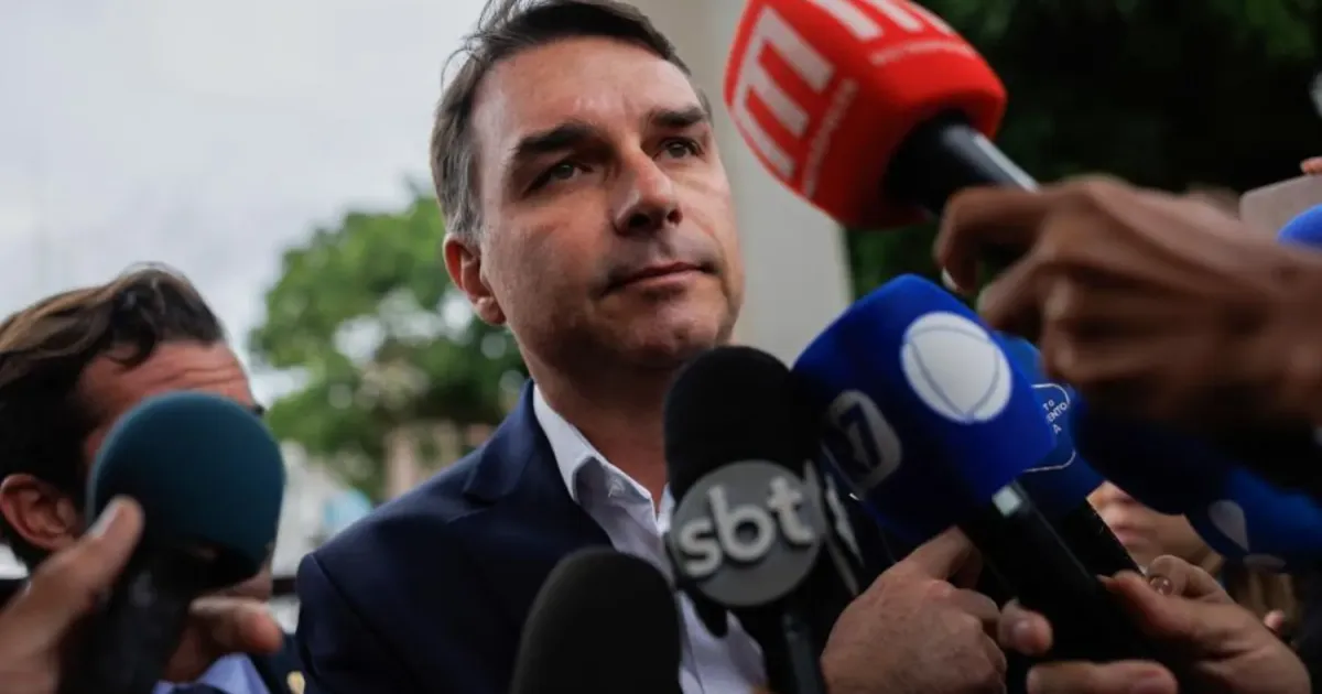 Brasil: Flávio Bolsonaro é anunciado como candidato presidencial pelo pai
