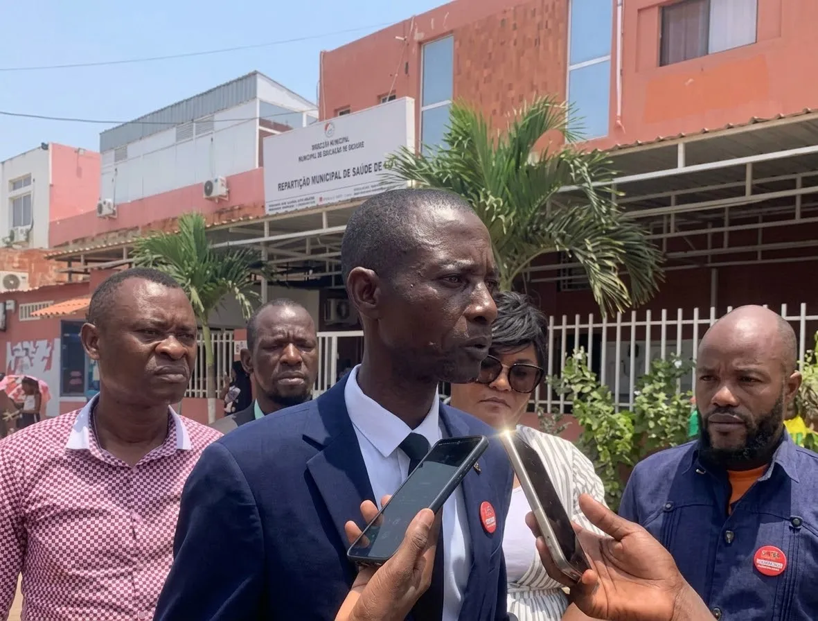 Renova Angola denuncia acumulação de lixo no Mercado dos Kwanzas e alerta para risco à saúde pública