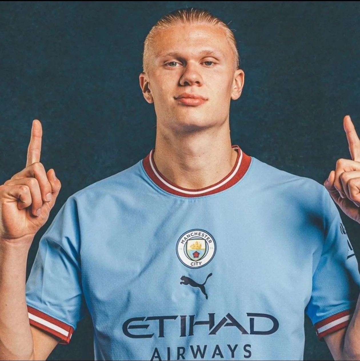 Manchester City vence e assume liderança da Premier League