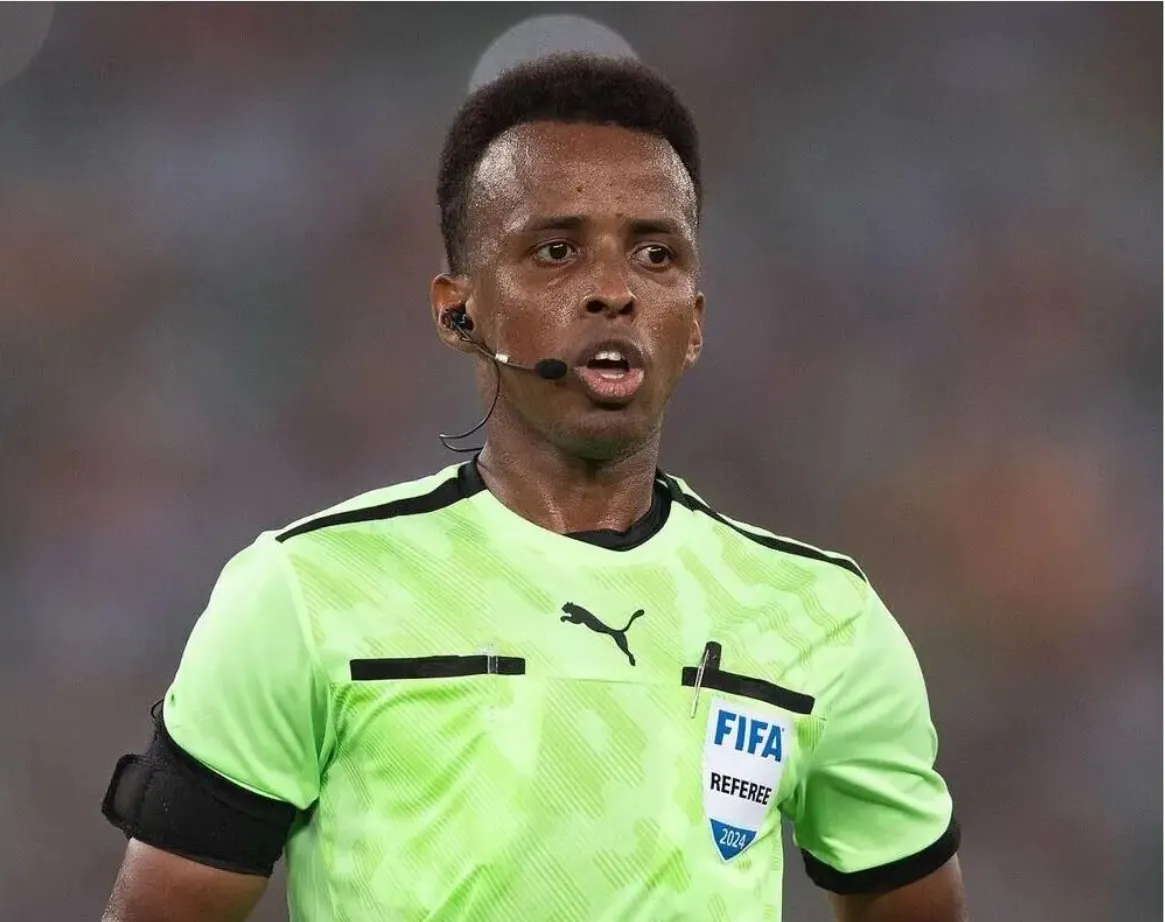Árbitro africano do ano barrado nos EUA e falha presença no Mundial