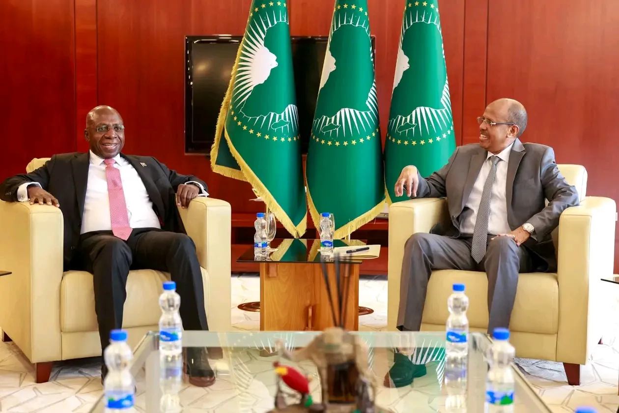 Angola e UA afinam cimeira sobre conflitos