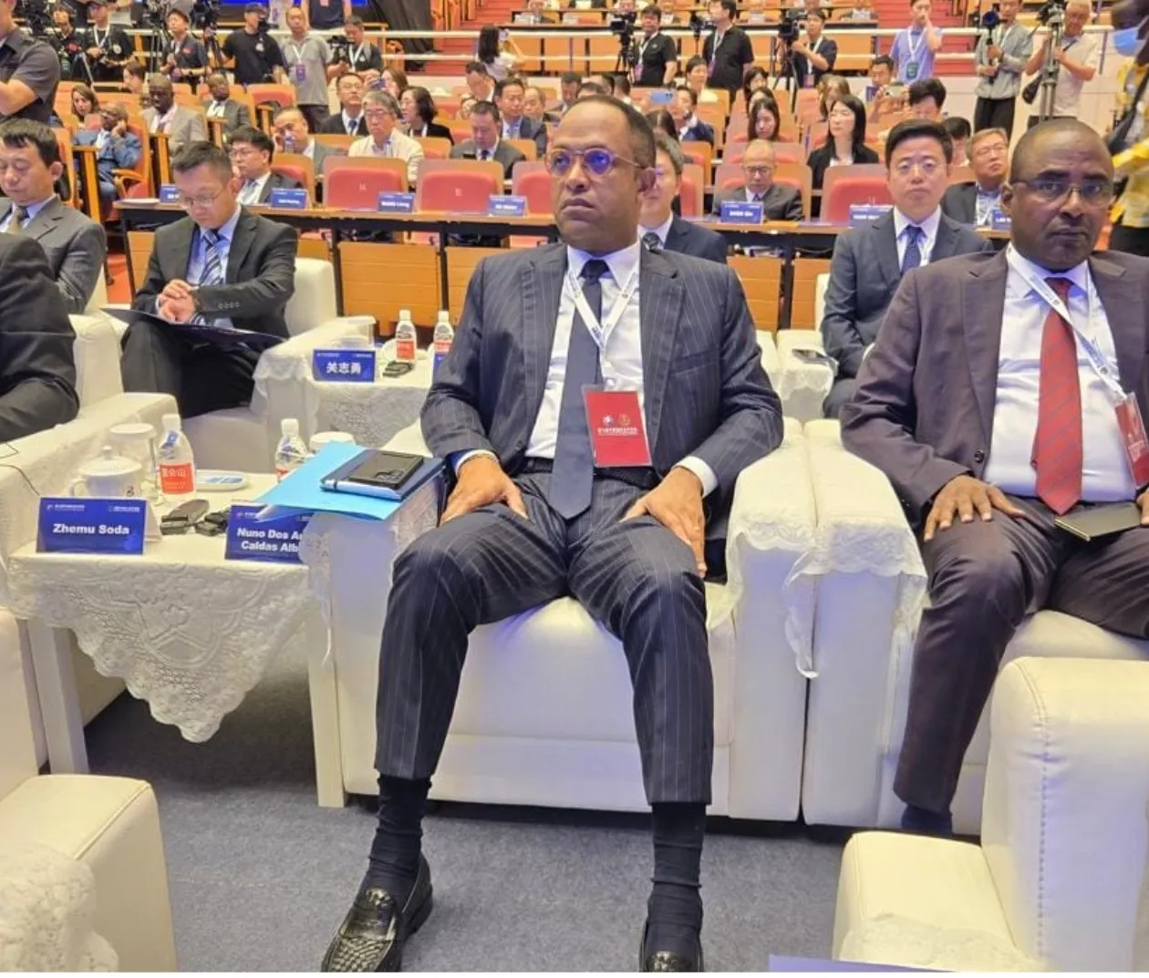 Formação de profissionais e inteligência artificial dominam agenda de Angola em Pequim