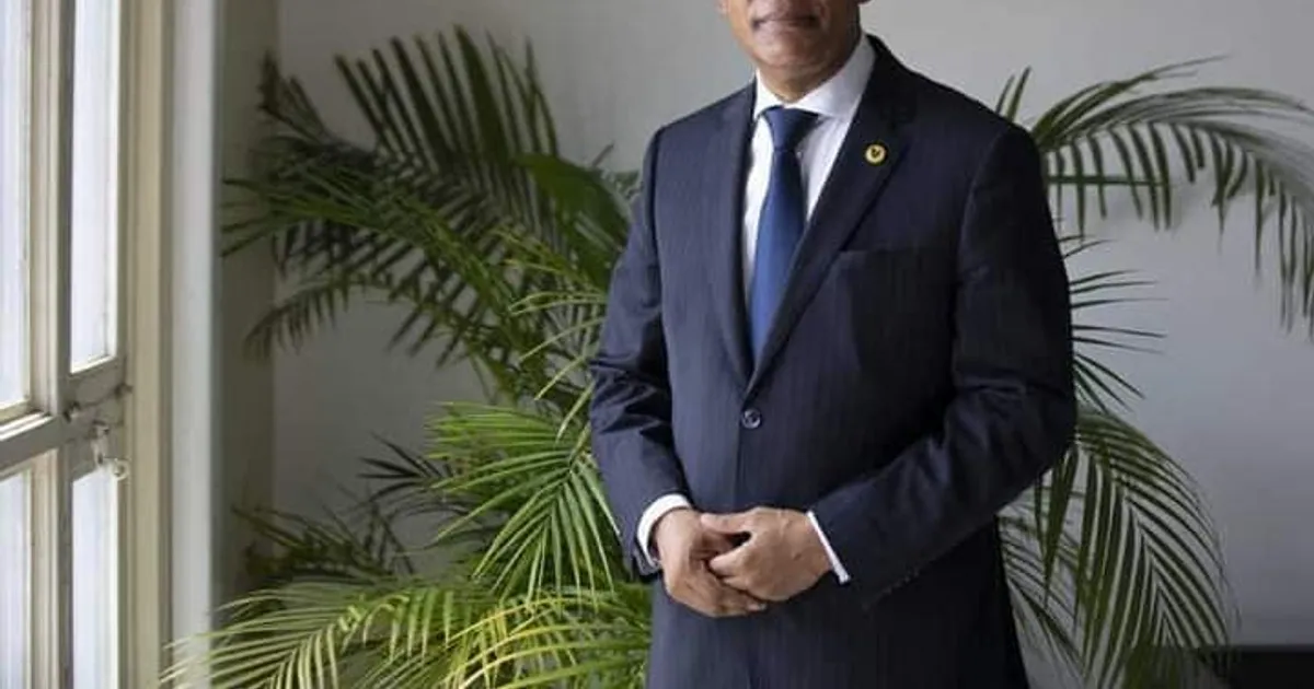 Presidente da UNITA na lista das  condecorações dos 50 anos da Independência