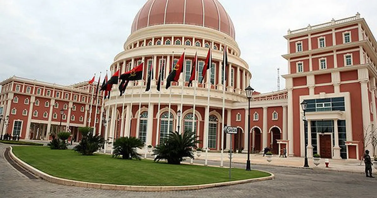 Especialista defende desconstrução do conceito “elitista” da deputação em Angola