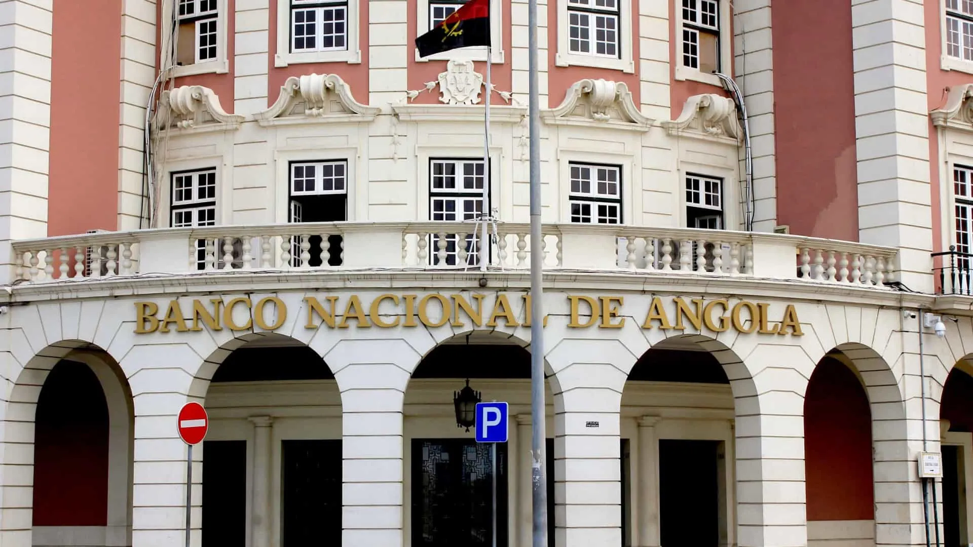 BNA inclui moeda chinesa nos requisitos de reservas cambiais para a banca comercial