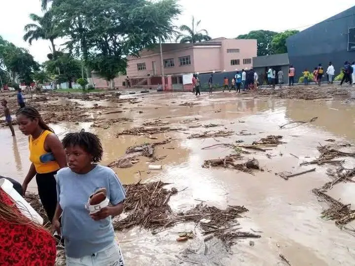 Hospital Geral de Benguela procura por familiares de bebé achada nas correntezas das chuvas