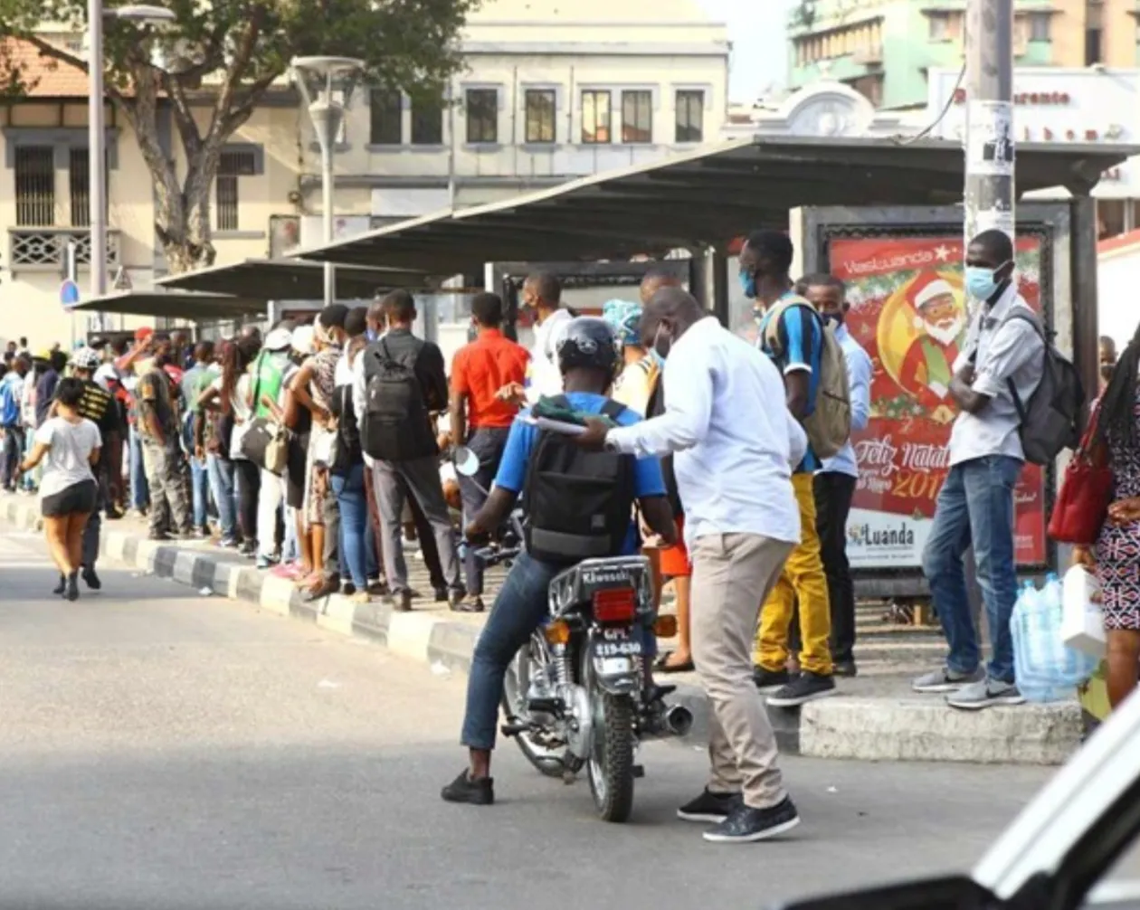 Luandenses denunciam desgaste físico e emocional causado pelo trânsito e longas filas nas paragens