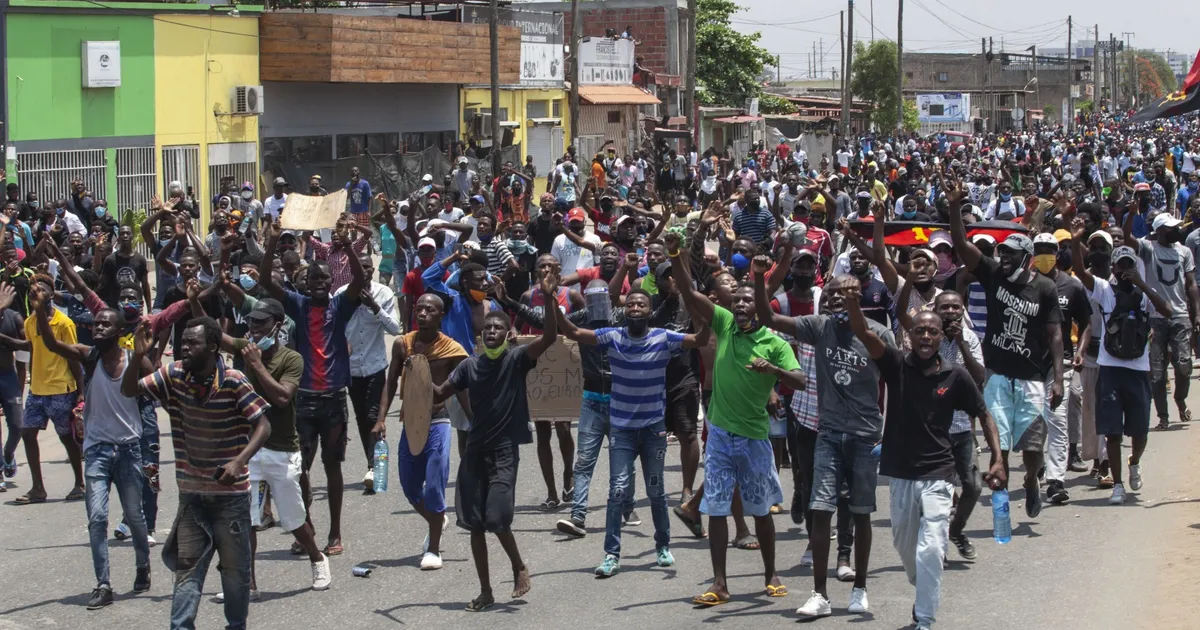 Cubango: jovens protestam contra o alto custo de vida em Menongue