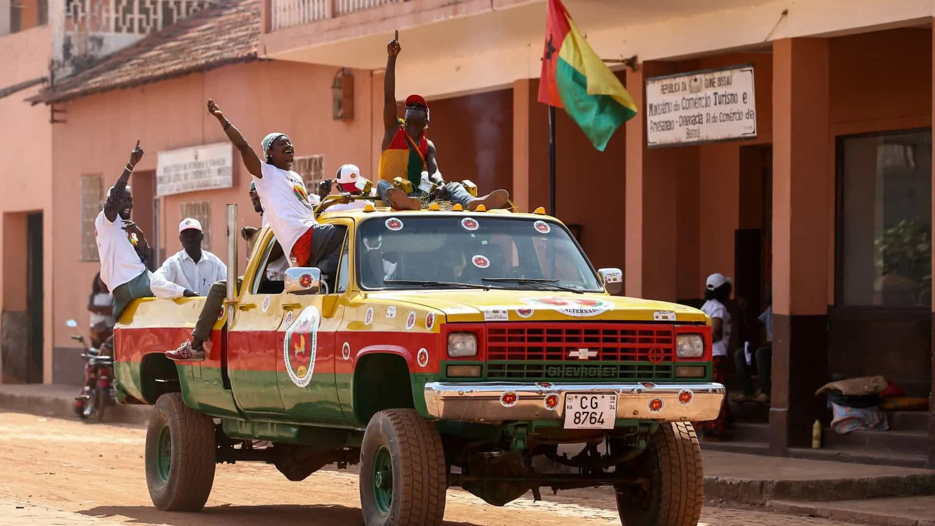 Oposição bissau-guineense defende diálogo com governantes militares