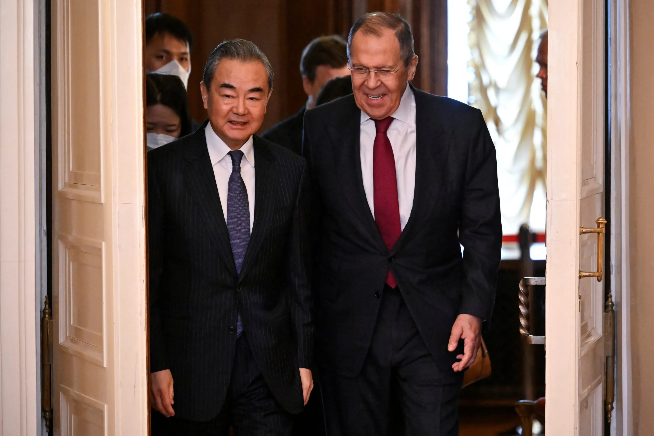 Lavrov visita China com vista no reforço da cooperação em contexto de guerra no Médio Oriente
