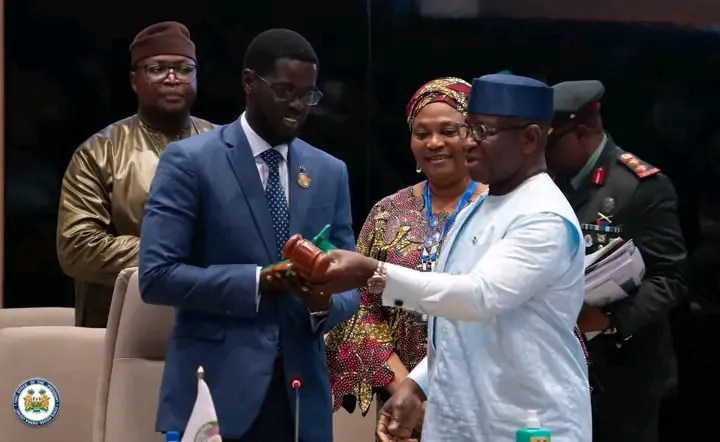 Presidente senegalês Bassirou Diomaye Faye assume presidência da CEDEAO