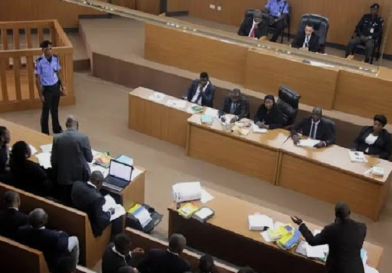 Cerca de 400 cidadãos condenados a 20 anos de prisão na Nigéria por suspeitos de terrorismo