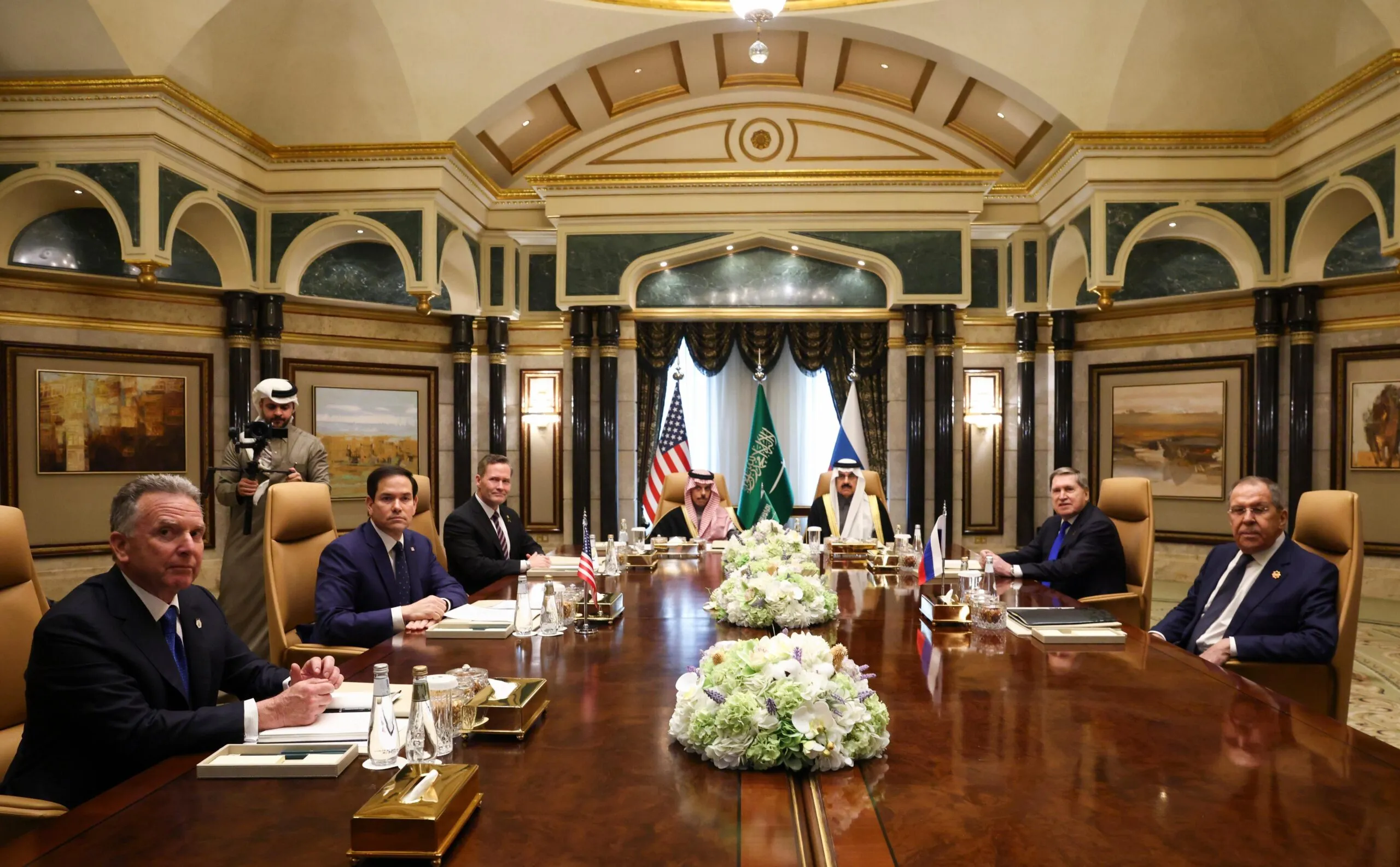 EUA, Rússia e Ucrânia reunidos em Genebra para “o fim da guerra”