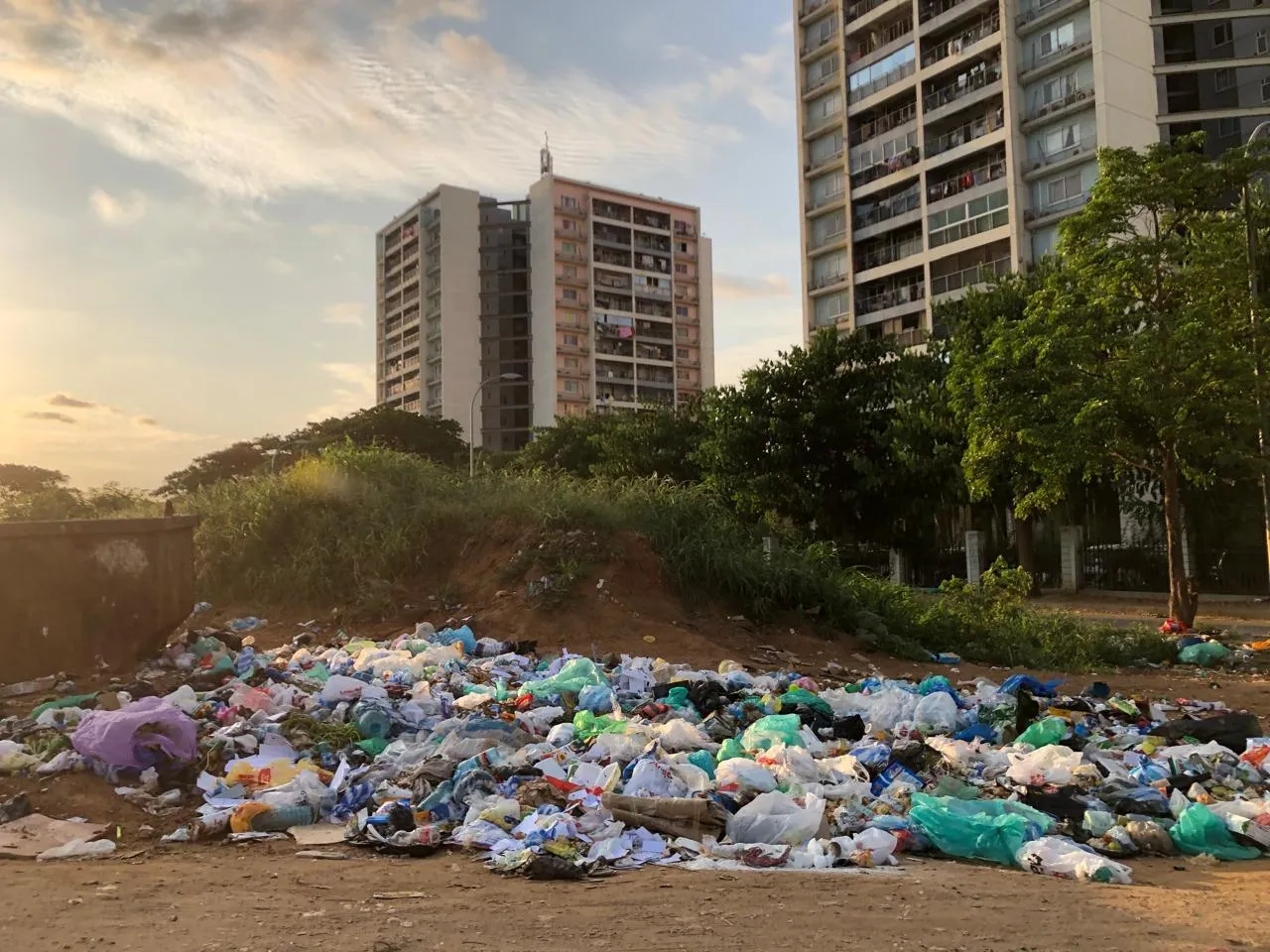 Moradores de Calumbo exigem respostas urgentes sobre falta de saneamento