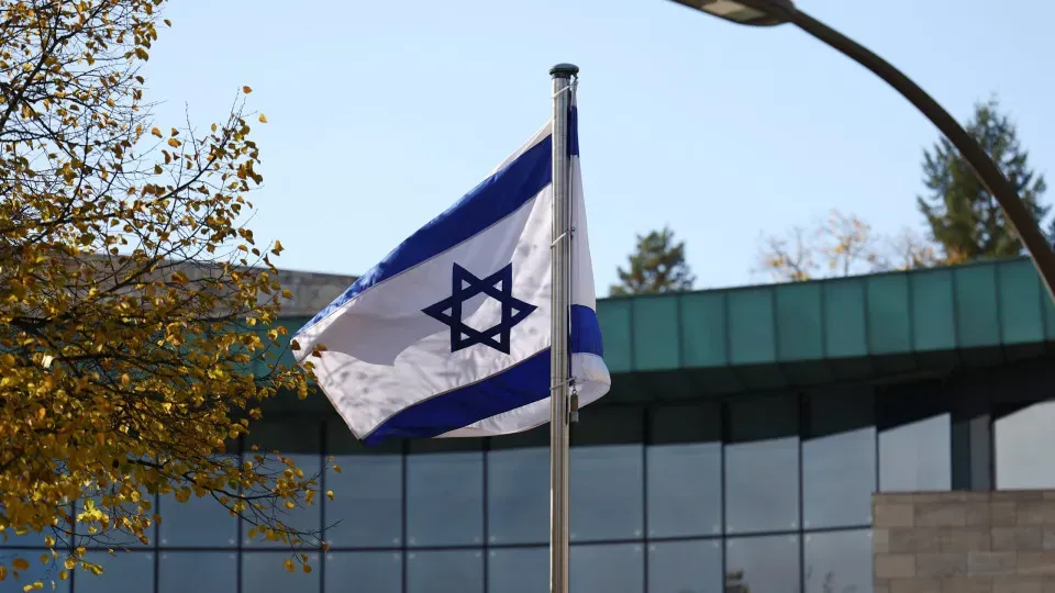 Israel anuncia morte de comandante naval iraniano em ataque aéreo