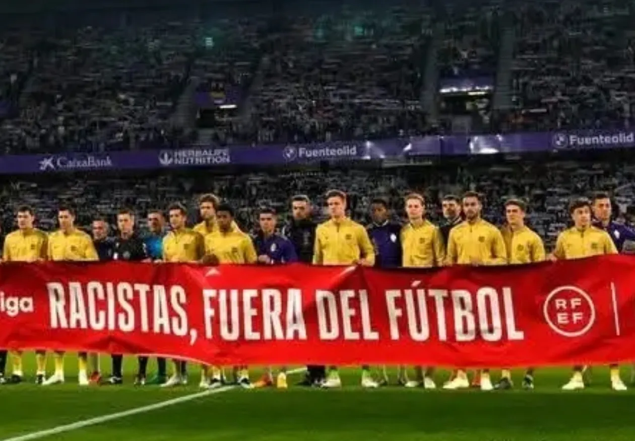 Racismo nas redes sociais volta a atingir jogadores da Premier League