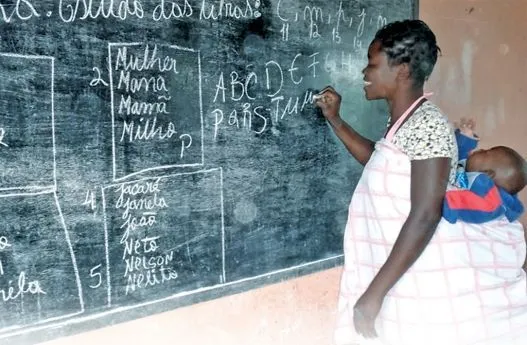Alfabetização avança em Angola, mas zonas rurais continuam com maiores desafios