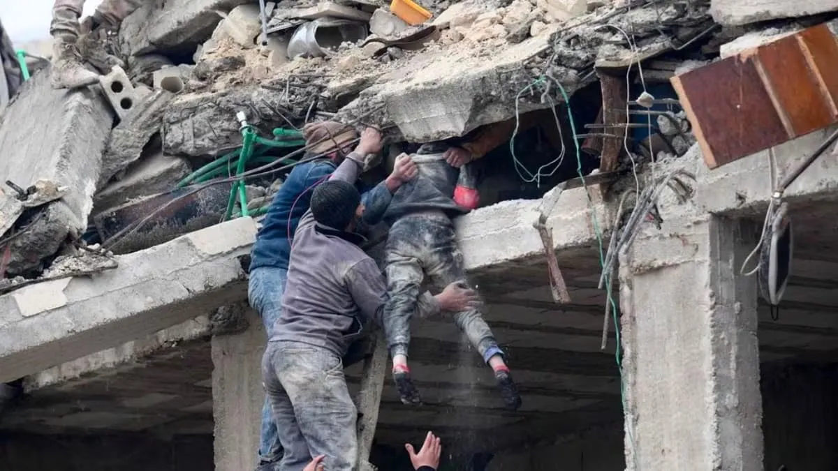 Esforços de resgate continuam após sismo nas Filipinas