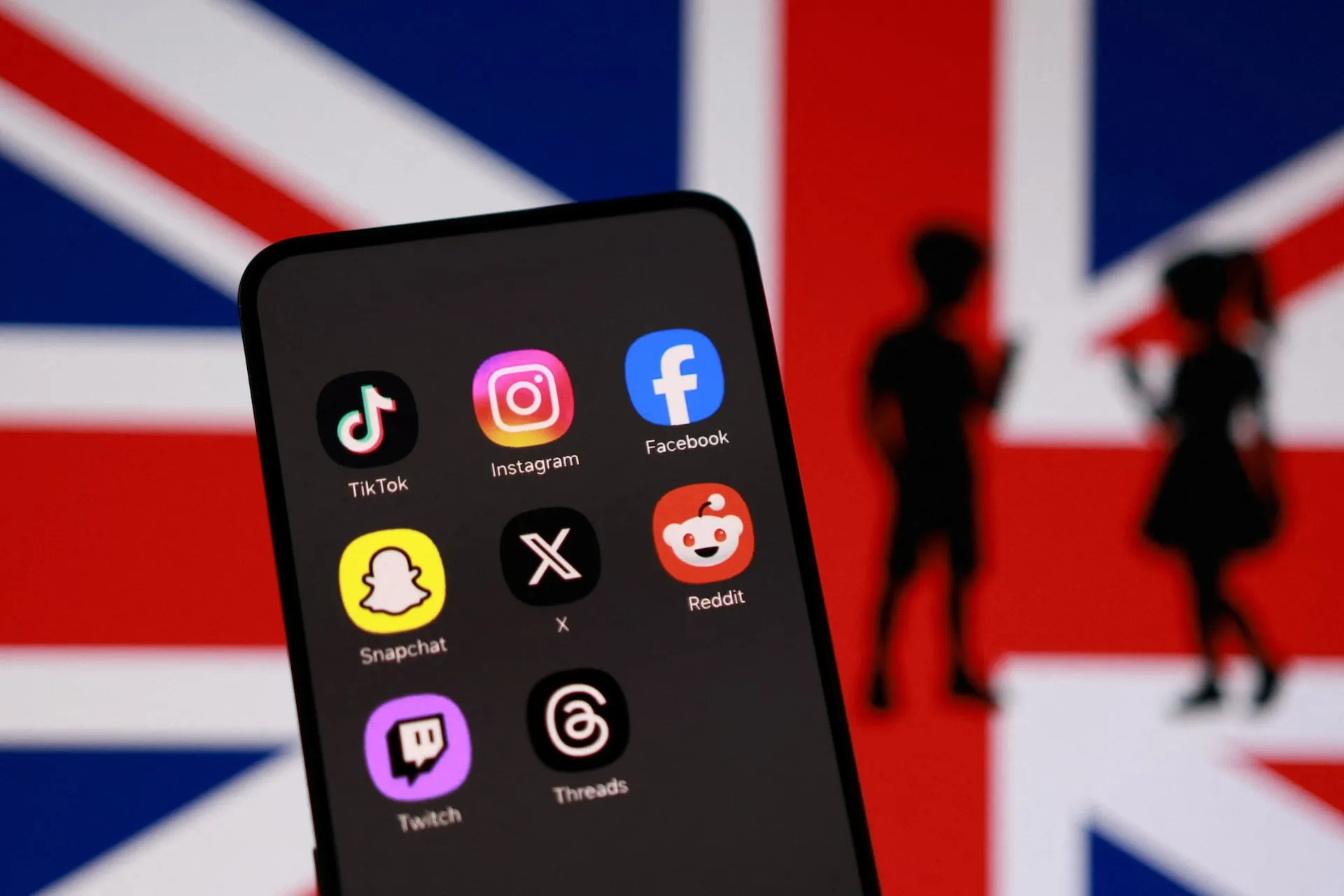 Reino Unido planeia recolher obrigatório digital para adolescentes nas redes sociais