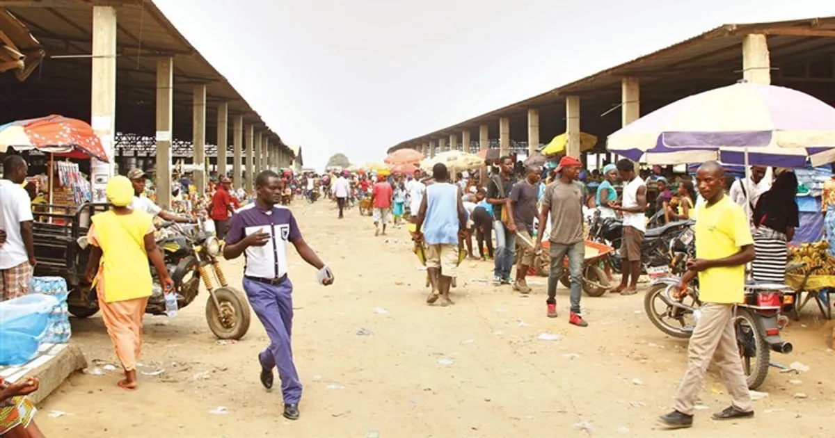 Mercado do 30 em Luanda movimenta cerca de 1 bilhão de kwanzas por dia