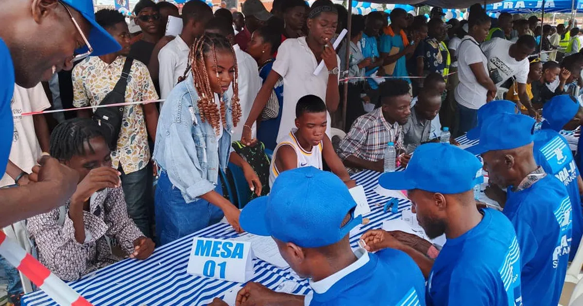 Abel Chivukuvuku reúne com kuduristas em Luanda