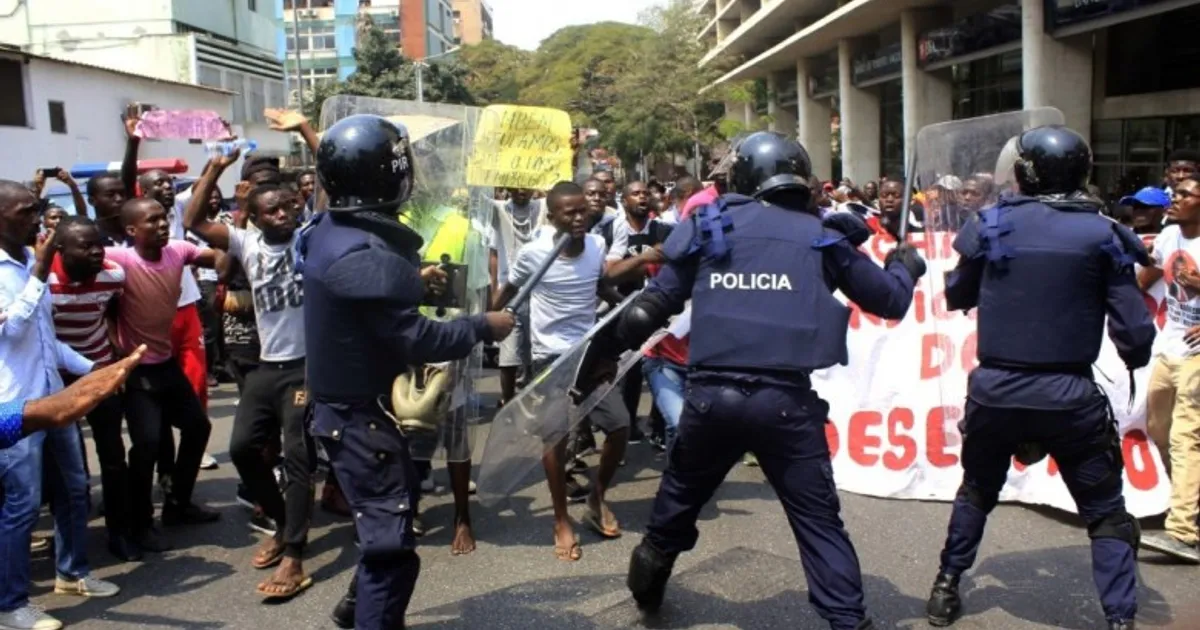 Peso das medidas do FMI e Banco Mundial leva centenas de cidadãos em protestos em Luanda