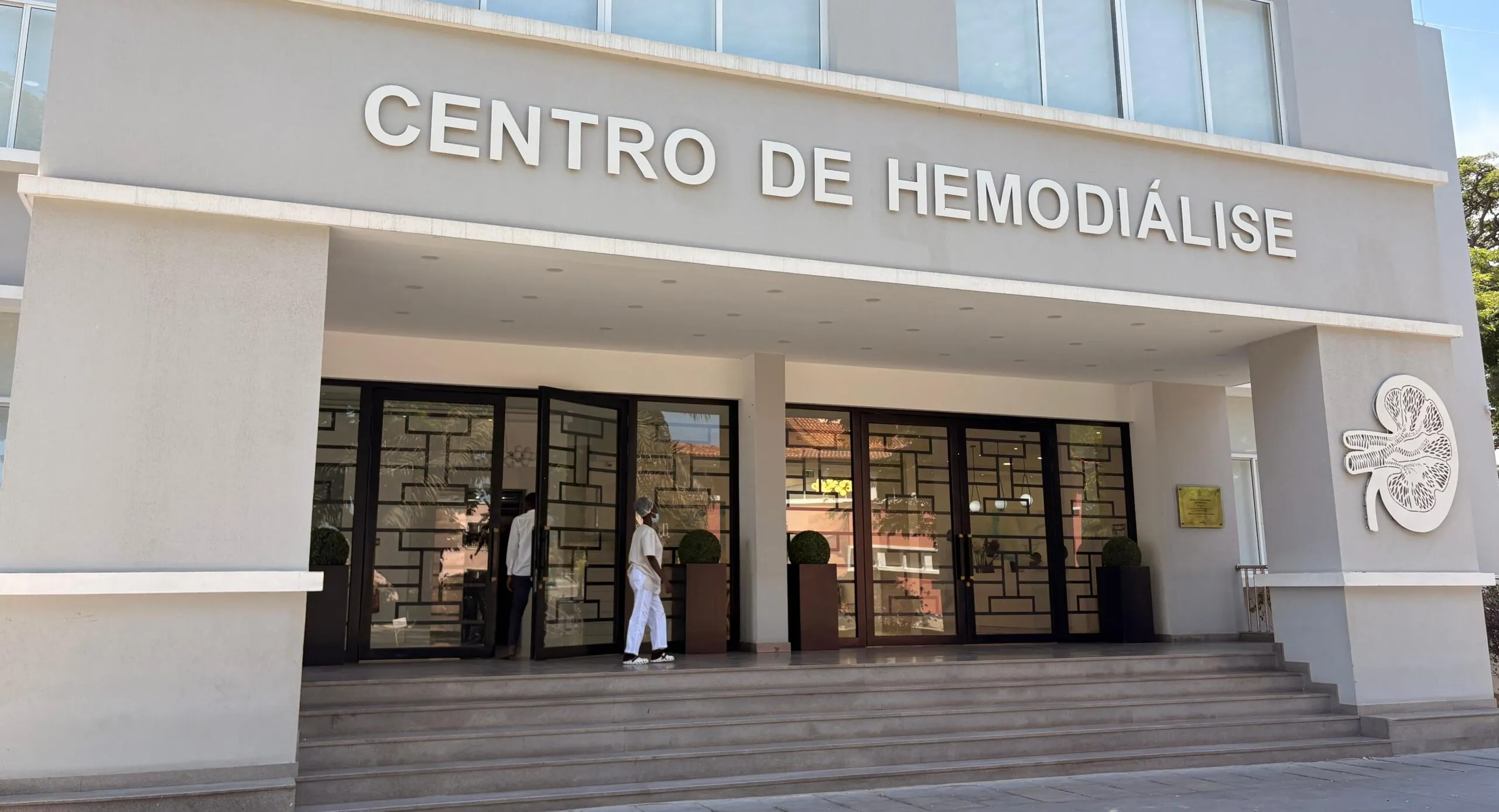 Centro de Hemodiálise de Benguela preocupado com empresas que desempregam funcionários doentes