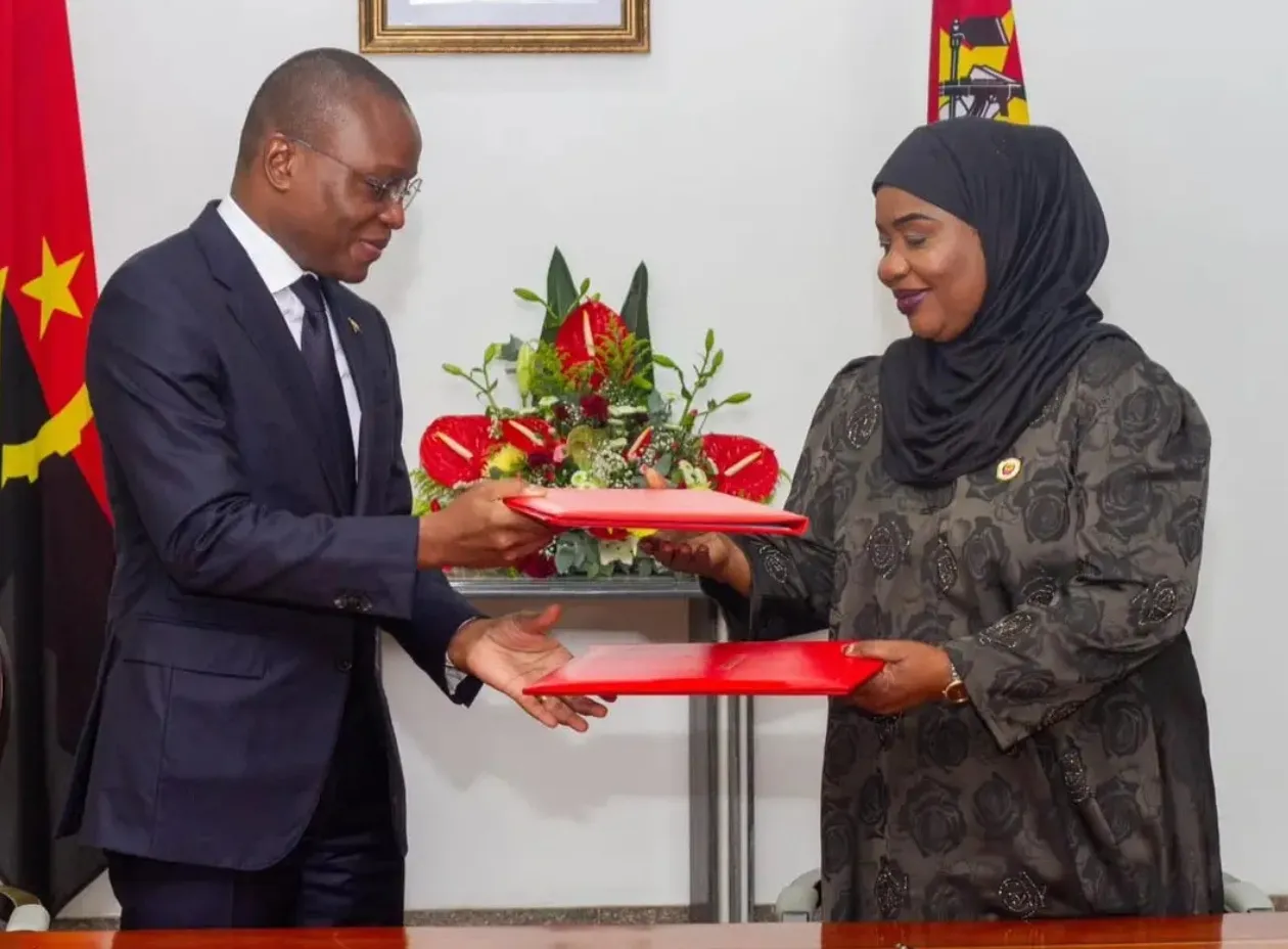 Angola e Moçambique assinam acordo para fortalecer parlamentos