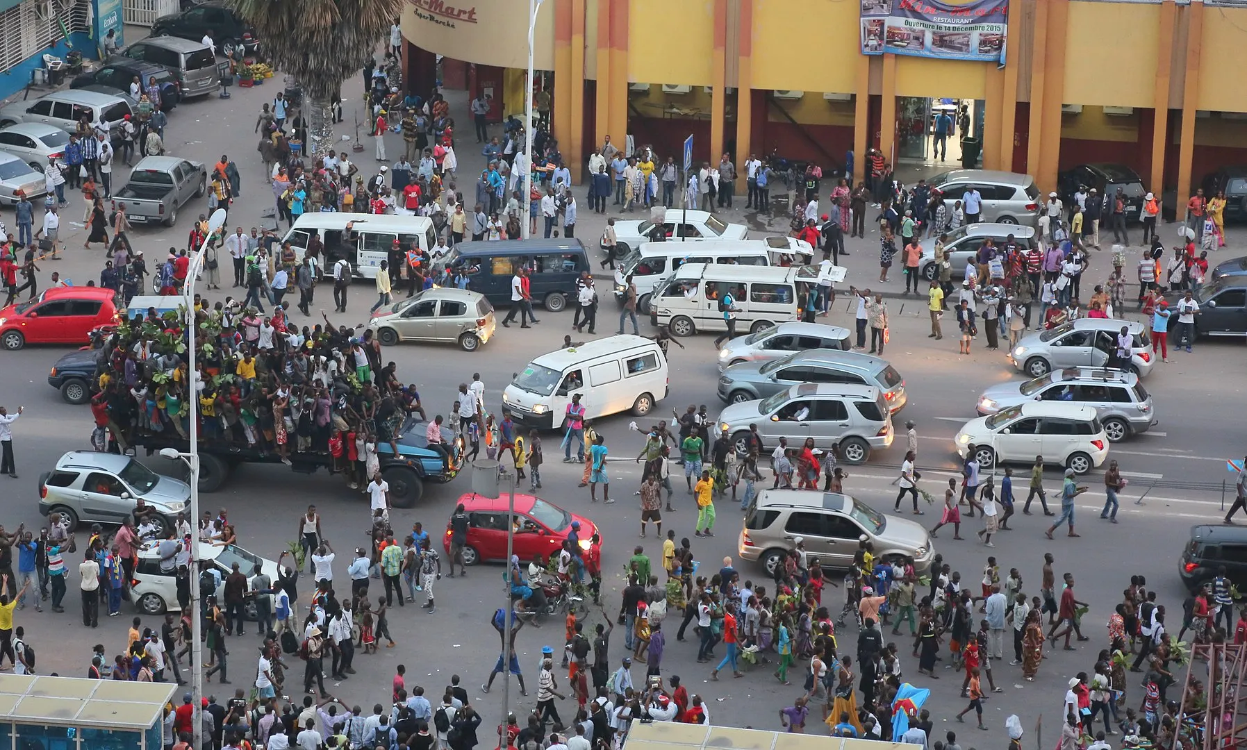 RDC: escassez de transportes faz disparar preço da corrida de táxi em Kinshasa